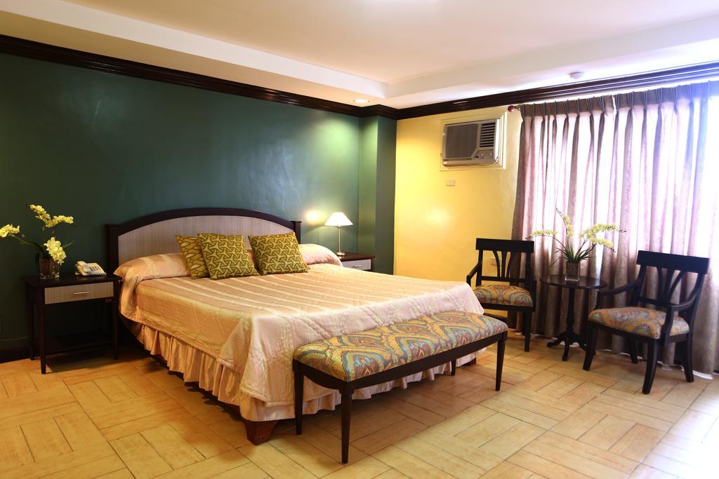 Tagaytay Country Hotel Tagaytay City Exterior photo